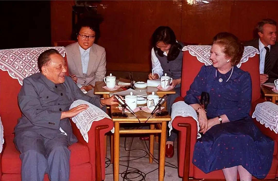 撒切尔夫人，曾在回忆录中解释为何归还香港，她不是没考虑过战争