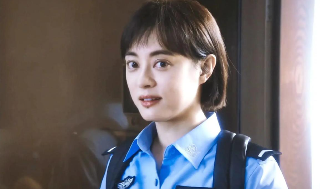 冯小刚监制《重影》首播即爆，悬疑剧新天花板诞生