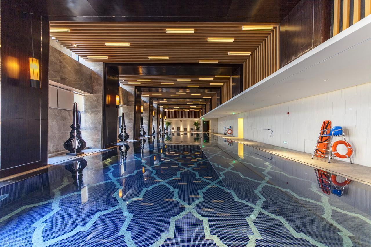 狠与狂对决2：洗浴中心内保经理肖那遭遇短把子威胁