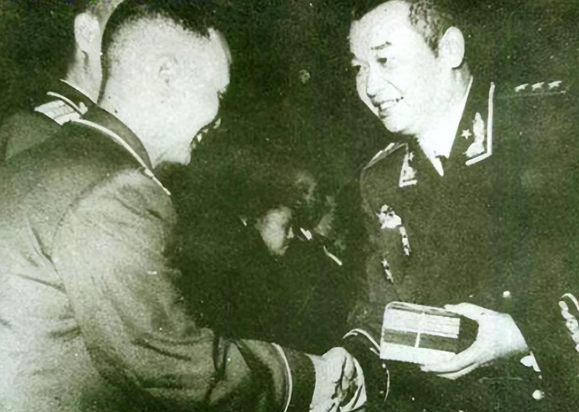 1955年授衔揭秘：毛主席为何特批阎红彦为陕北红军上将代表