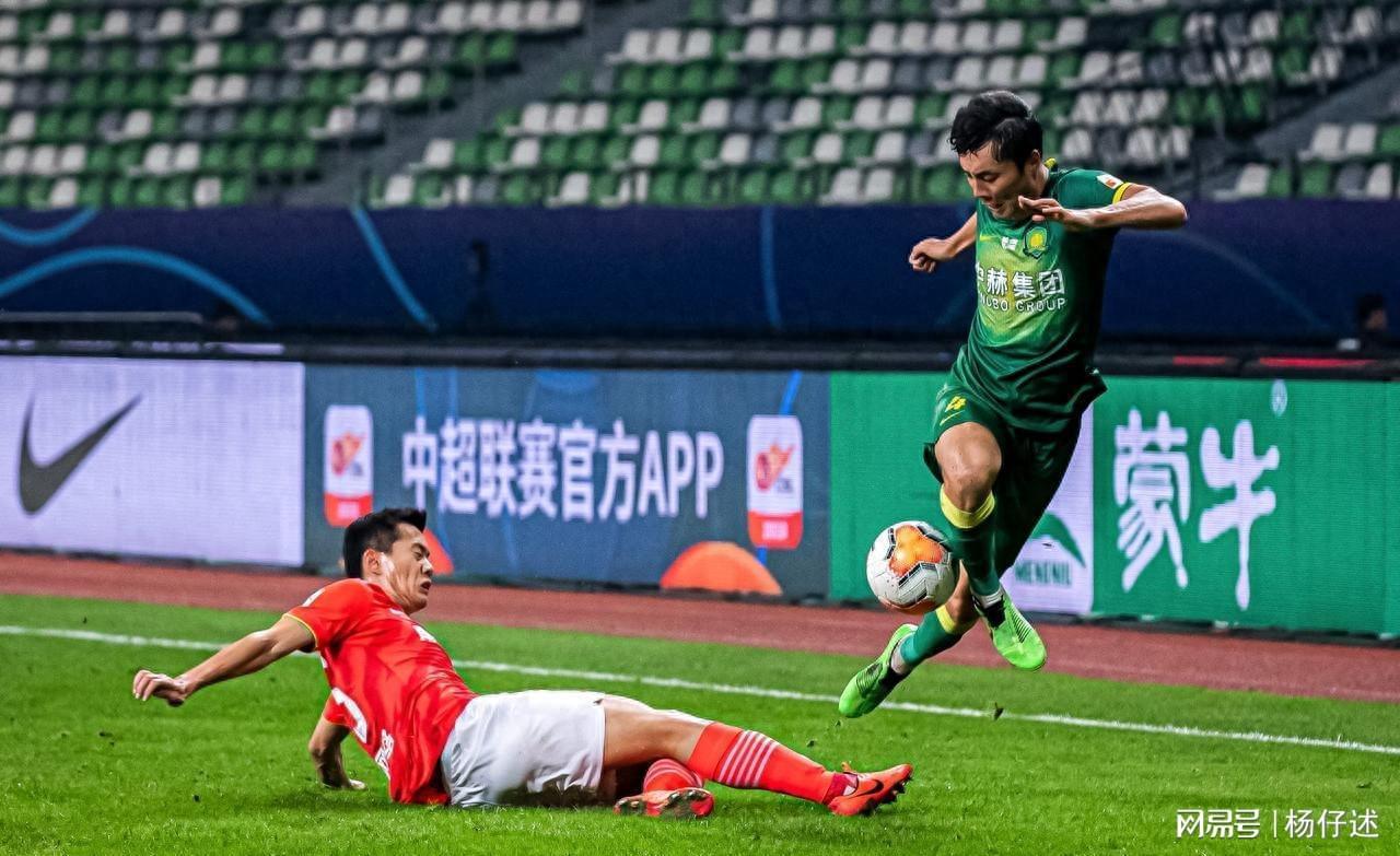 回旋镖效应！诋毁八冠王广州队终遭反噬，球迷主场倒戈