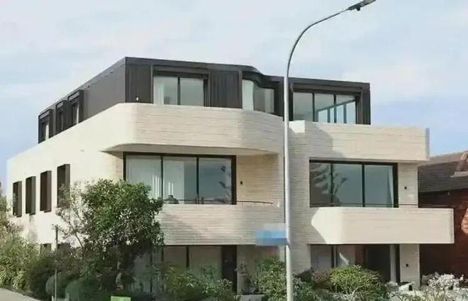 澳洲神秘女子杨兰兰：奢华生活背后的隐身术揭秘