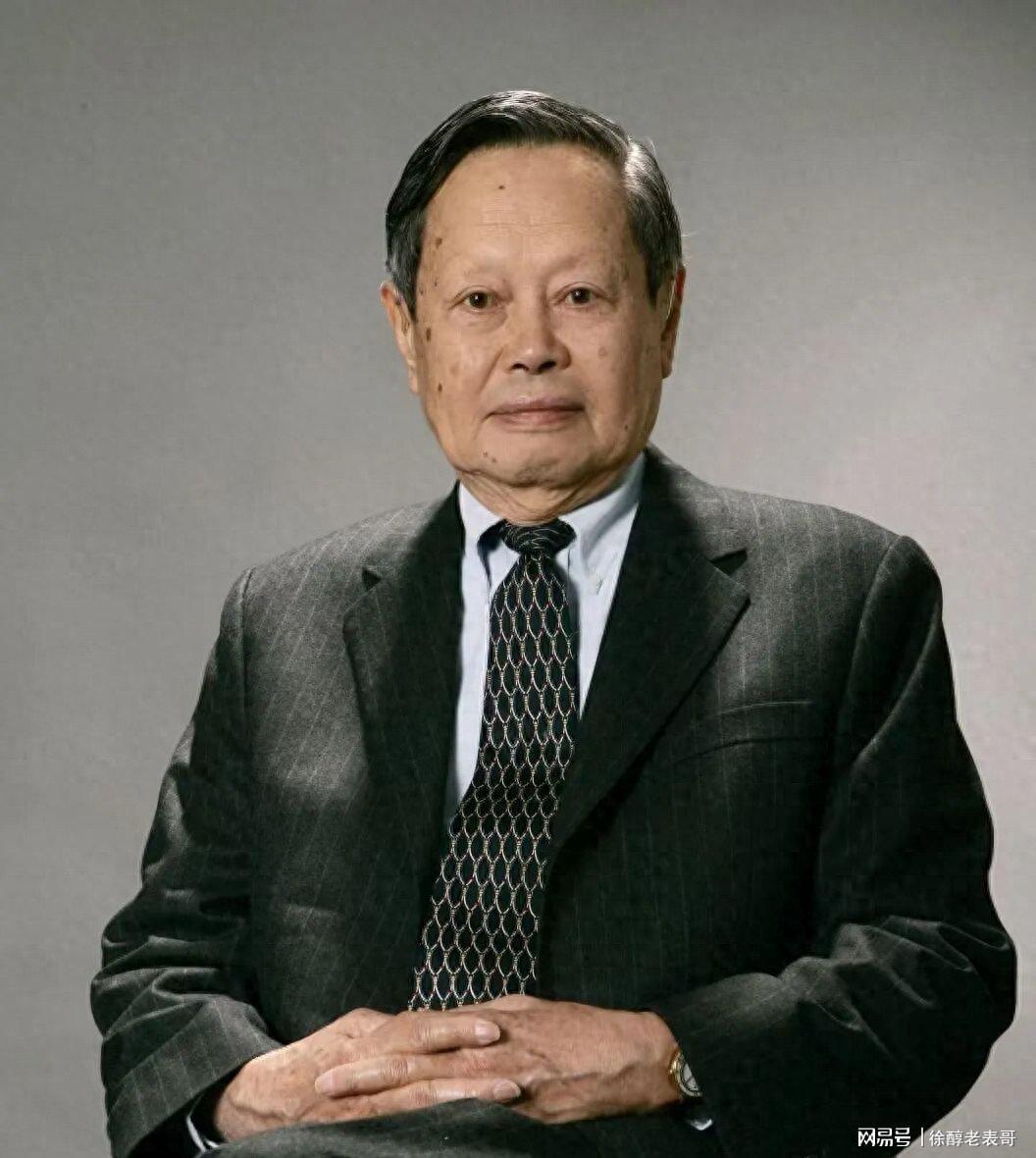 杨光宇八宝山送别父亲杨振宁，翁帆深情守候成家人