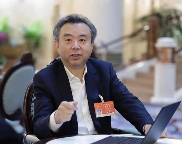 五粮液前董事长李曙光被双开：靠企吃企，谋取酒类经销权