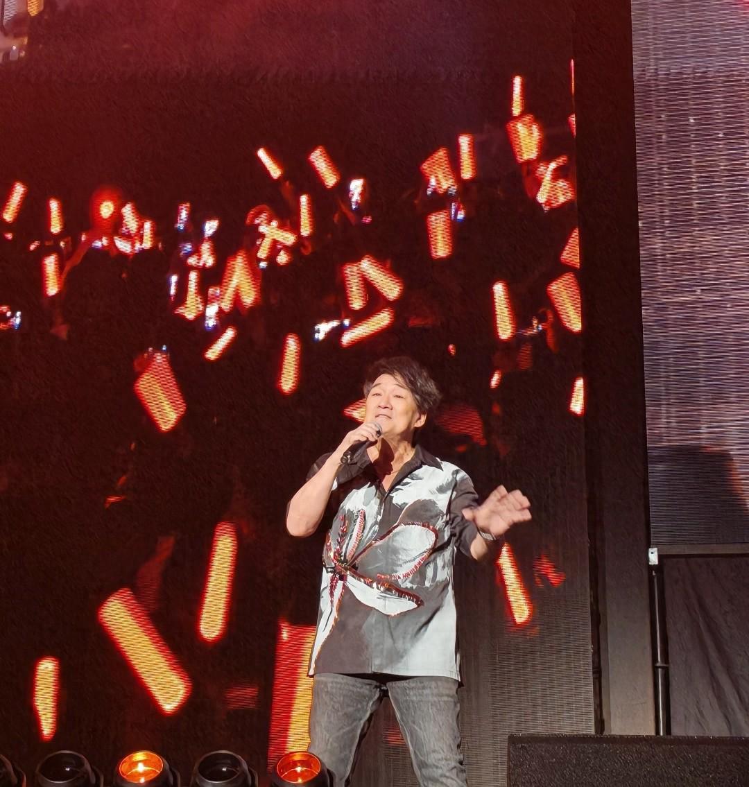 64岁周华健与67岁于荣光昆明重逢 兄弟情深共忆往昔