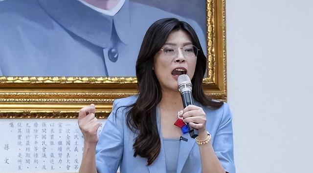 李乾龙与季麟出席活动