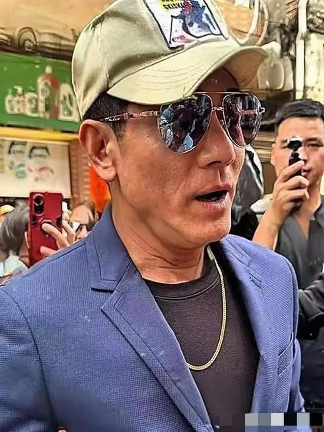 郭富城近照曝光：皱纹老年斑明显，身高引发讨论