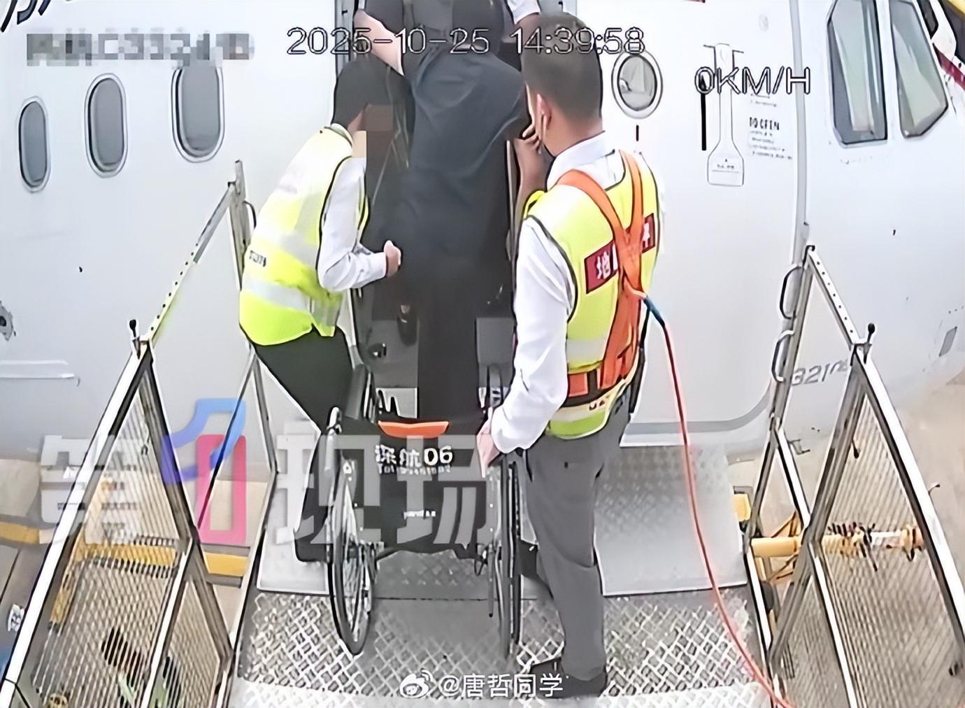 盲人脱口秀演员揭秘：郑智化“连滚带爬”事件背后的尊严之争