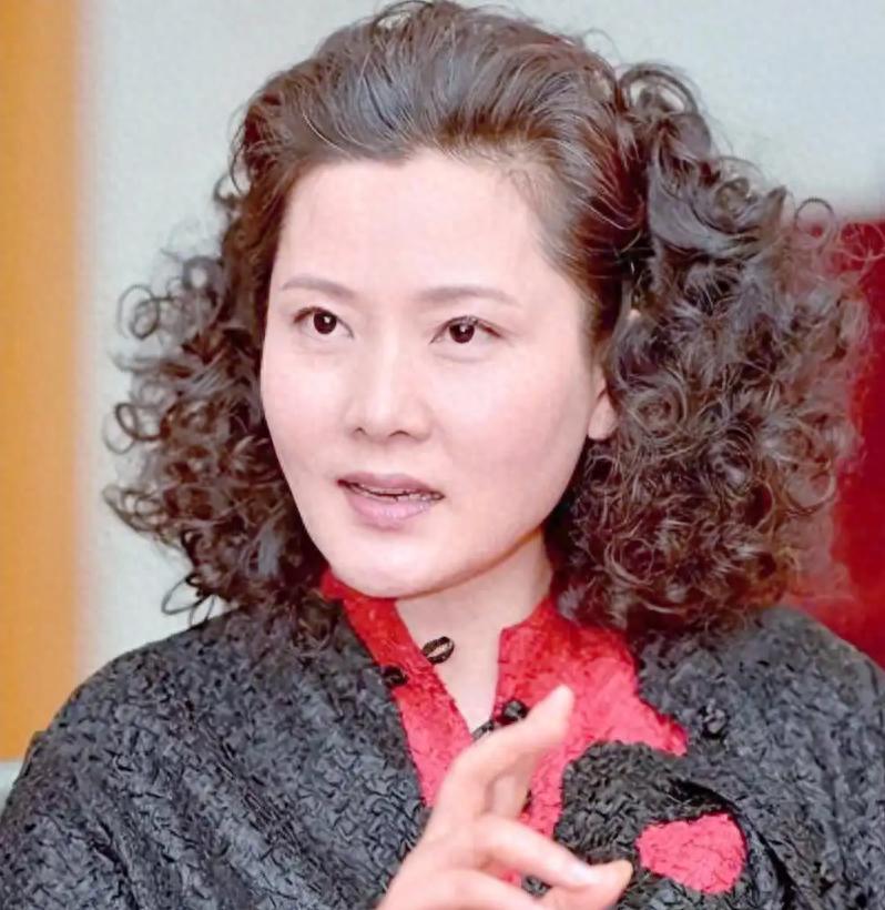 专戳人肺管子！何赛飞上综艺“治”刘嘉玲，宁静靠边站不敢说话