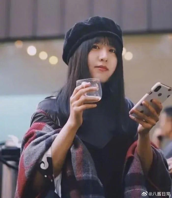 王建国与爱奇艺副总裁小红喜结连理，小红系爆款节目总导演