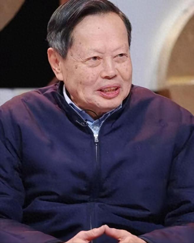 令人气愤！诺贝尔奖得主莫言写诗悼念杨振宁，被指连中学生都不如