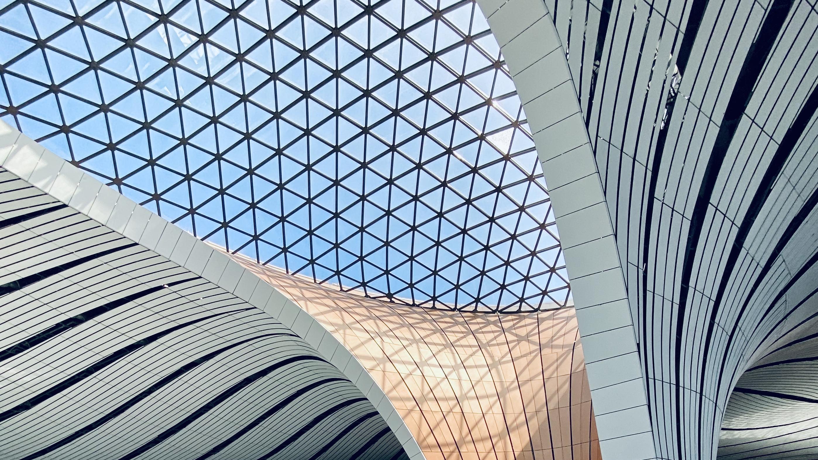 北京空姐与银行行长的婚姻骗局：四年后才揭露的真实身份