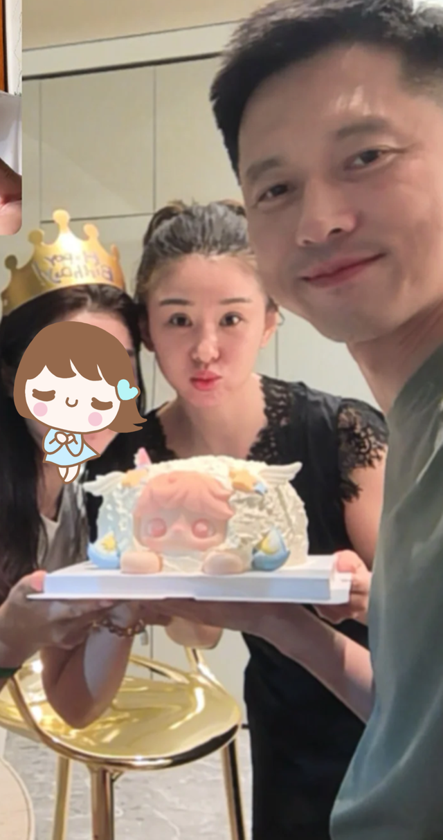 李小萌王雷夫妇家中聚会曝光，复式豪宅装修显格调