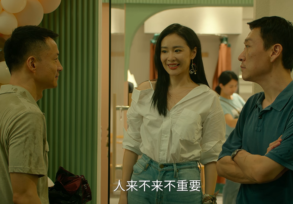 冯小刚《重影》爆火：郑恺演技炸裂，高叶颜值惊艳，葛鑫怡身材吸睛