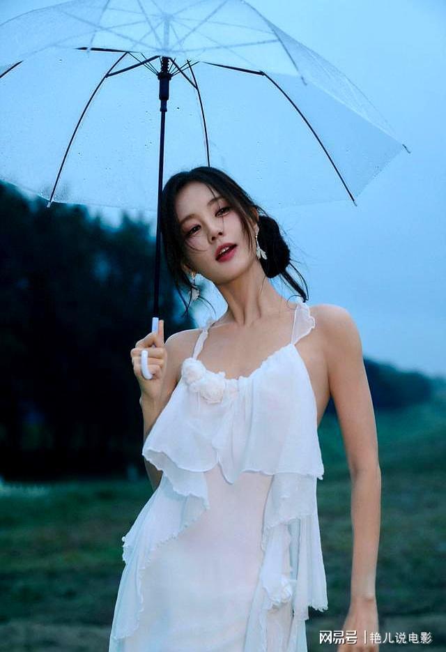 李一桐：光芒四射的演艺新星与励志榜样