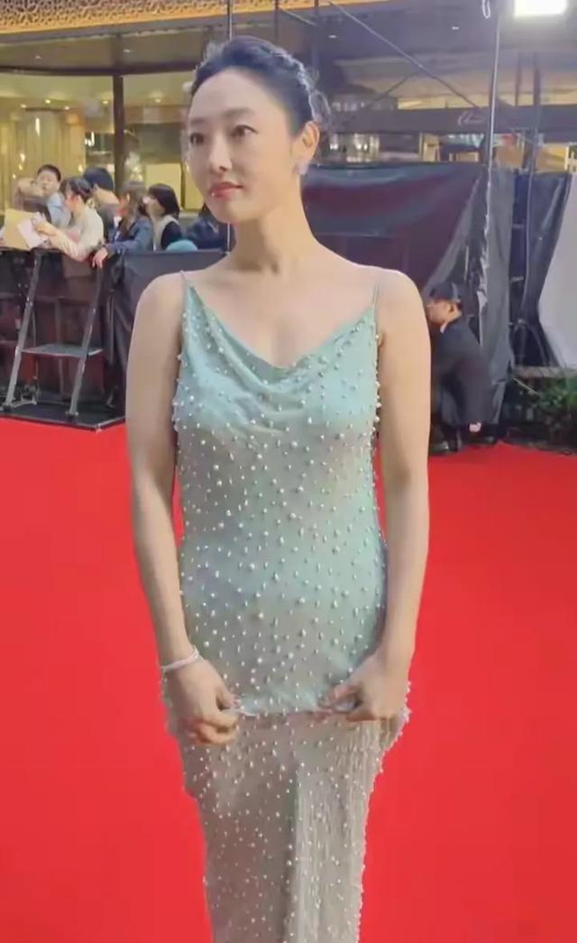 41岁白百何东京街拍曝光，身材变化引热议