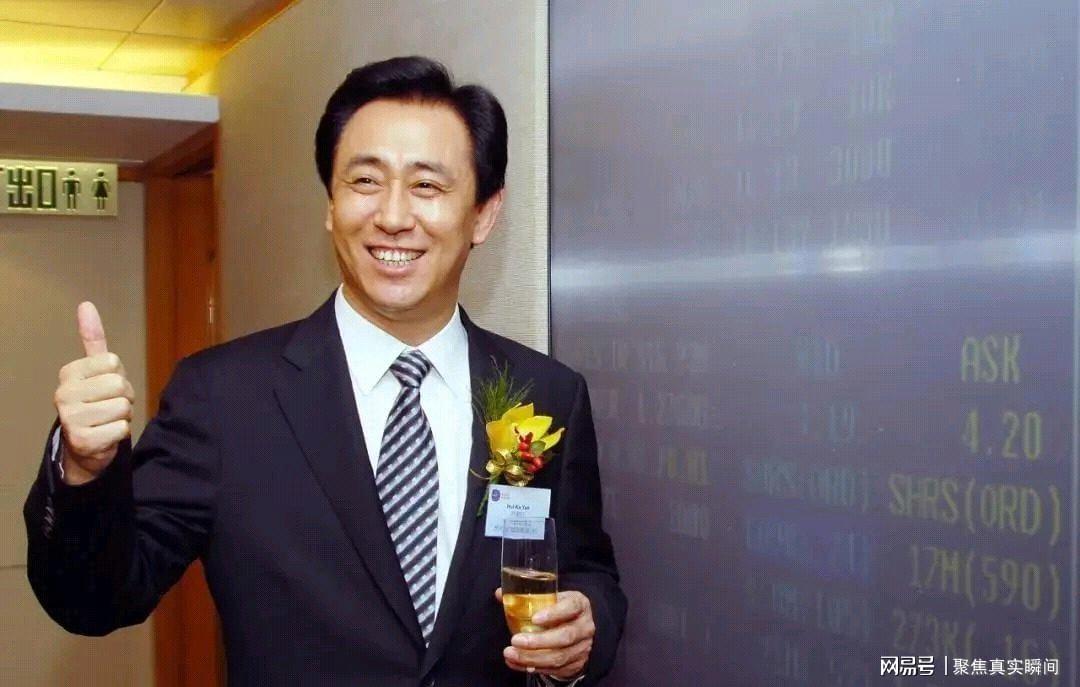 向太评价许家印：打牌用麻袋装现金，输了上千万，早晚会破产