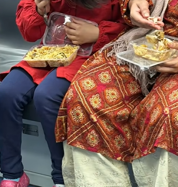 印度乘客深圳地铁吃手抓饭引热议，官方回应管理措施