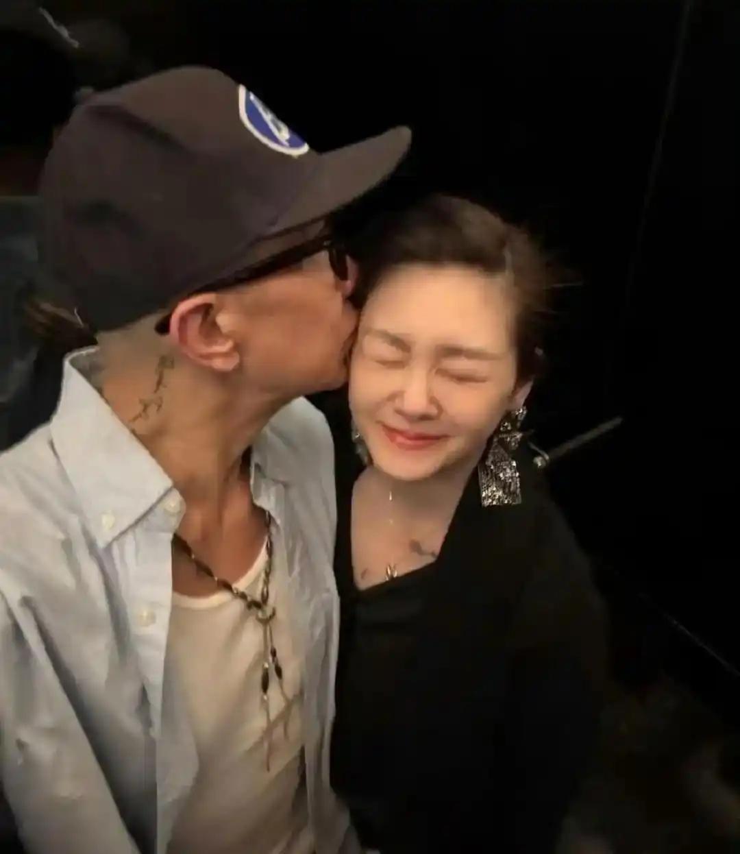 大S骨灰制成项链传闻：范玮琪演唱会佩戴引热议