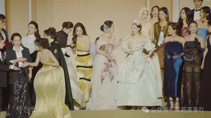 杨幂刘亦菲钟楚曦VOGUE红毯：C位之争背后的权力博弈