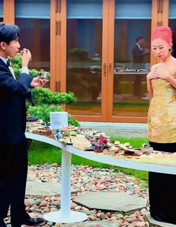 刘欢女儿大婚不到48小时，恶心的一幕出现了，新郎也被牵扯进来