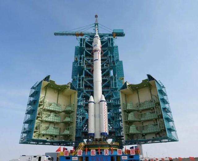 神舟二十一号即将发射！翟志刚亮相引关注，是否参与任务？