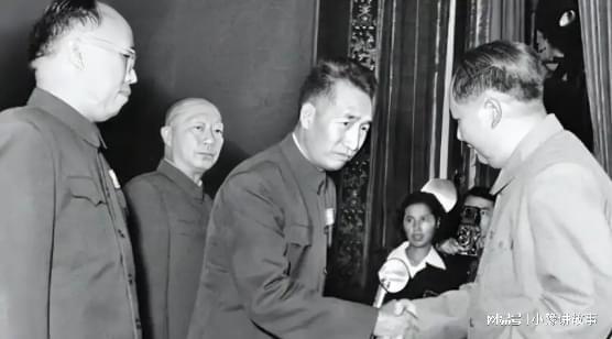 1955 年，16 万基层军官无衔可授，我军开创性地设置一个特殊军衔