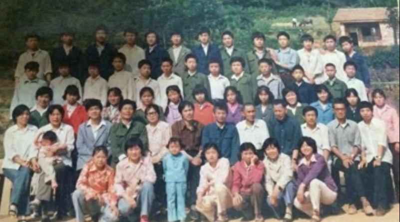 两位初中同学患癌后不同选择：积极治疗与游山玩水，结局为何大不同？