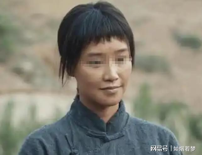 79年，女知青回城办户口，公安厅长拍案而起：立刻护送她去大院