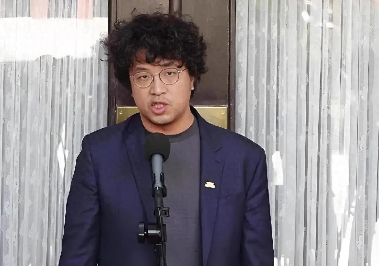 “台独”急先锋沈伯洋这下凉凉了！沈伯洋父子用大陆赚的钱养台独