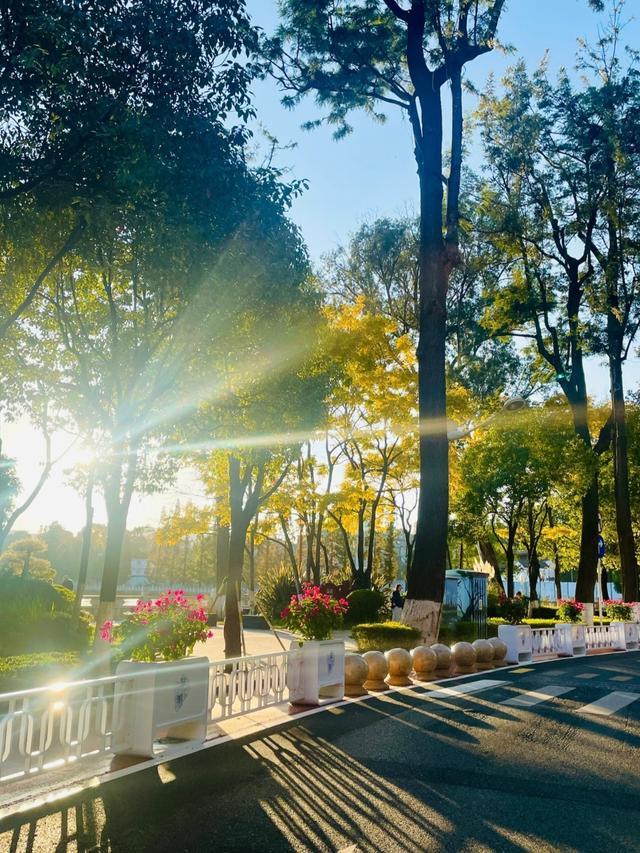 高铁直达！中国最适合退休后去的6个地方，争取每年去一个！