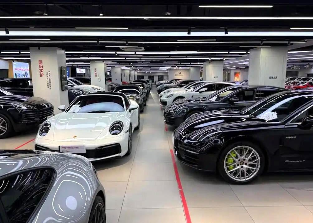 2025年高端轿车市场：自主品牌崛起，这款车单月销量破万领跑