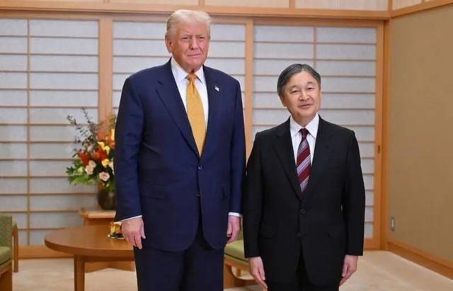 特朗普再会日本天皇：夸赞背后，中国网友关注到这些礼仪细节