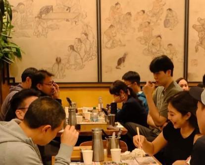 杨瀚森带女友用餐遭批评 媒体人：姚明时代若有自媒体也会被喷？