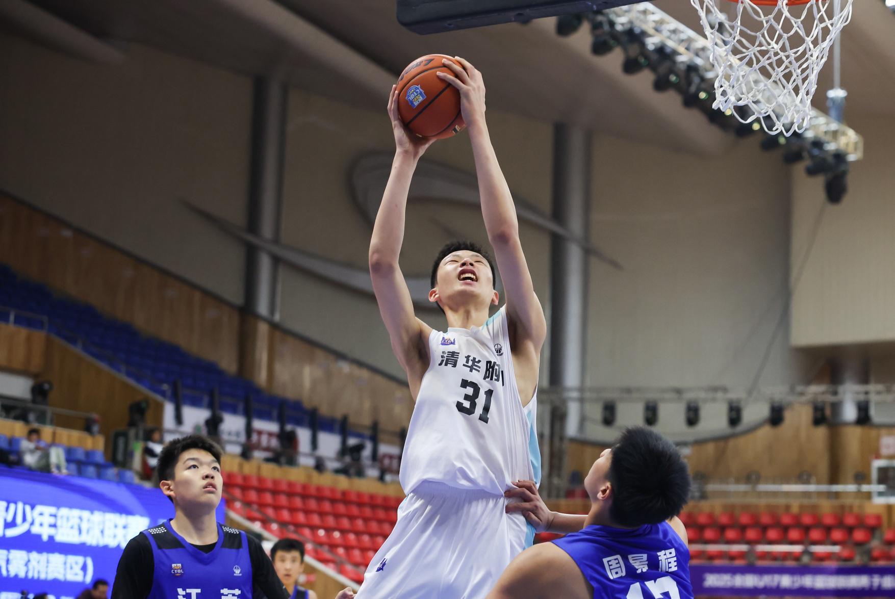 中国男篮新星赵博新：15岁2米15横空出世，未来能否接班周琦？