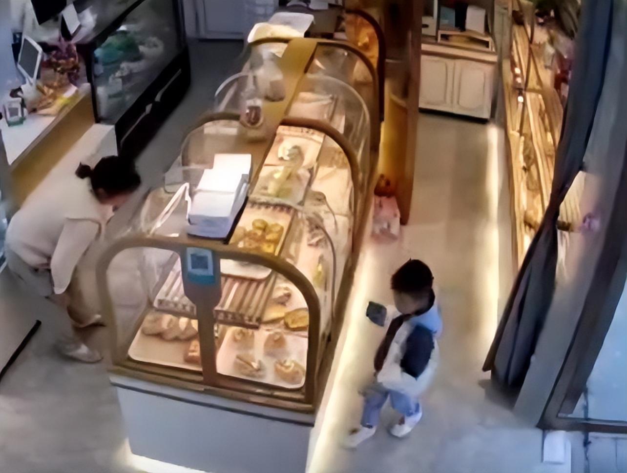 蛋糕店宝妈造谣被监控打脸，正脸照曝光陷入社死危机