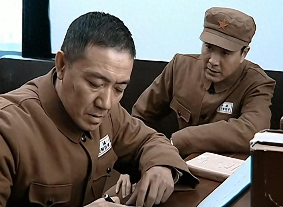 《亮剑》深度解析：丁伟未授中将背后，孔捷一语道破真相