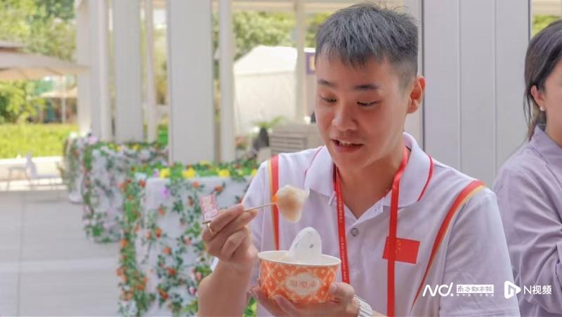 广式点心争霸赛：李小鹏等明星力荐虾饺成焦点