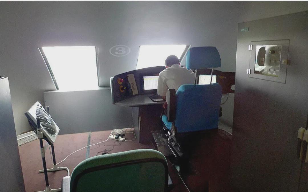 上海磁悬浮驾驶室曝光：顶尖科技下的“反差萌”引全球热议