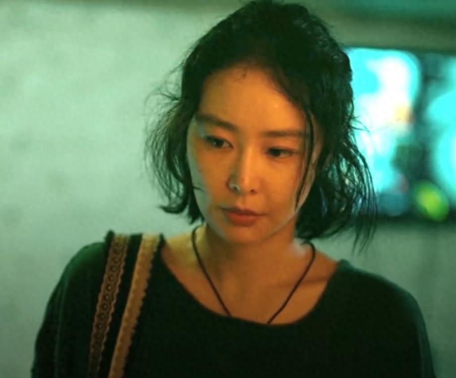 本是冲冯小刚去看的《重影》，却被三重身份、哭到干呕的高叶惊艳