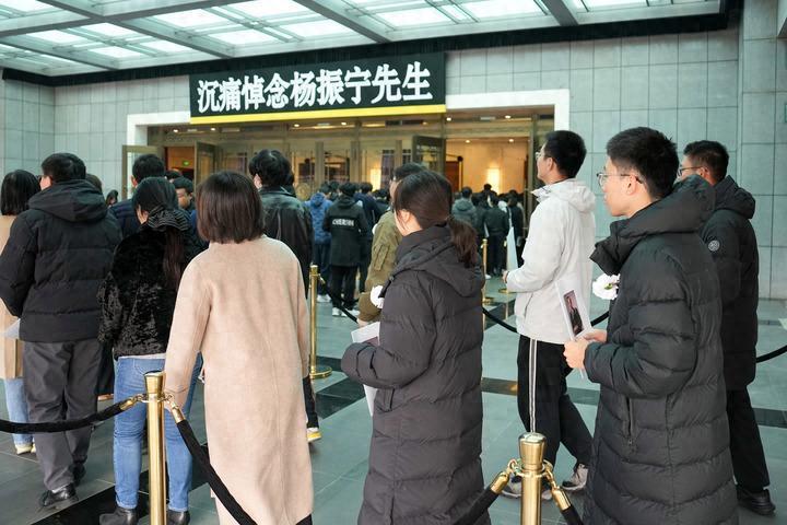 杨振宁告别仪式上，49岁翁帆近照曝光，原来杜致礼亲妹真的没说错