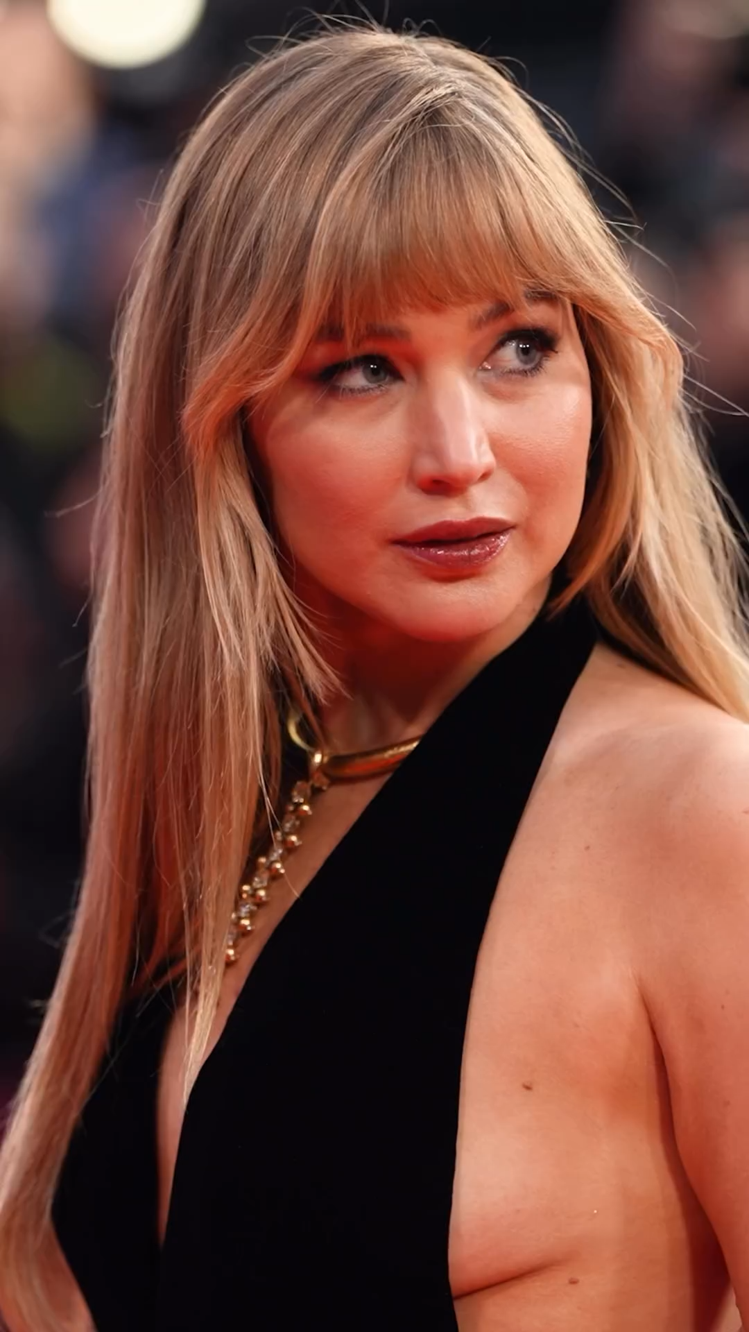 詹妮弗·劳伦斯自曝二胎后将做隆胸手术，坦言产后身心变化