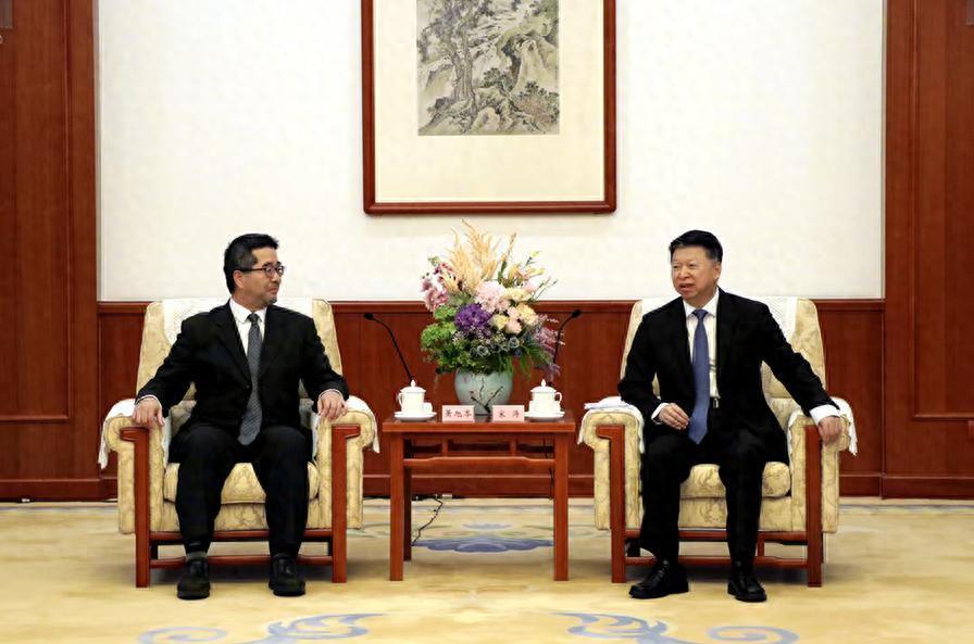 郑丽文派员访陆后，侯友谊公开唱反调暴露真实立场