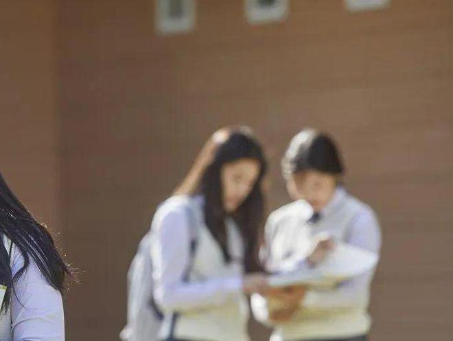 亲戚孩子住我家考上大学后失联，十年后登门才知真相