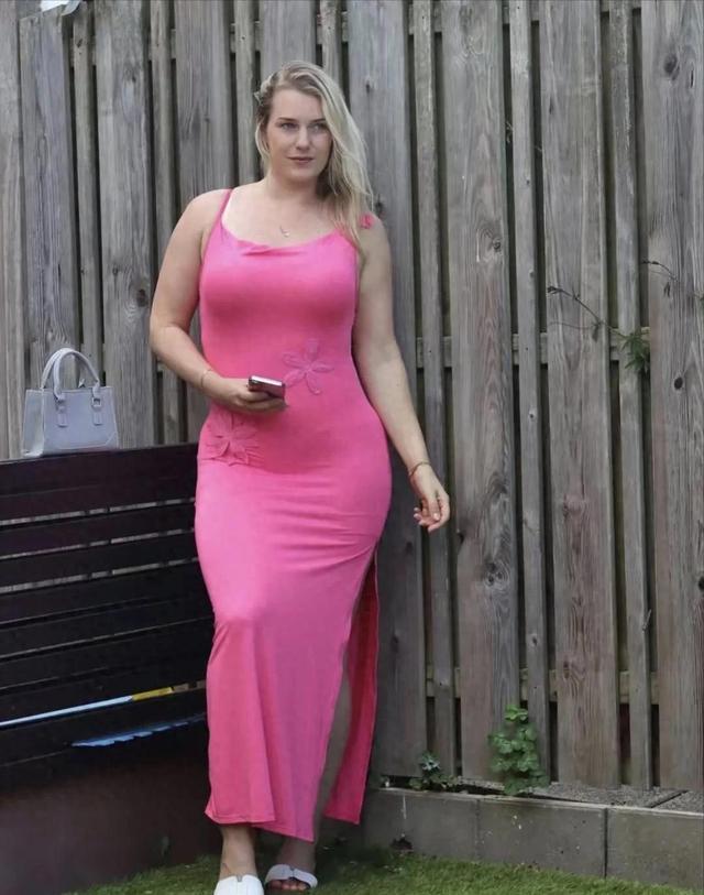 荷兰180cm大码模特：匀称体格打破传统审美，展现独特魅力