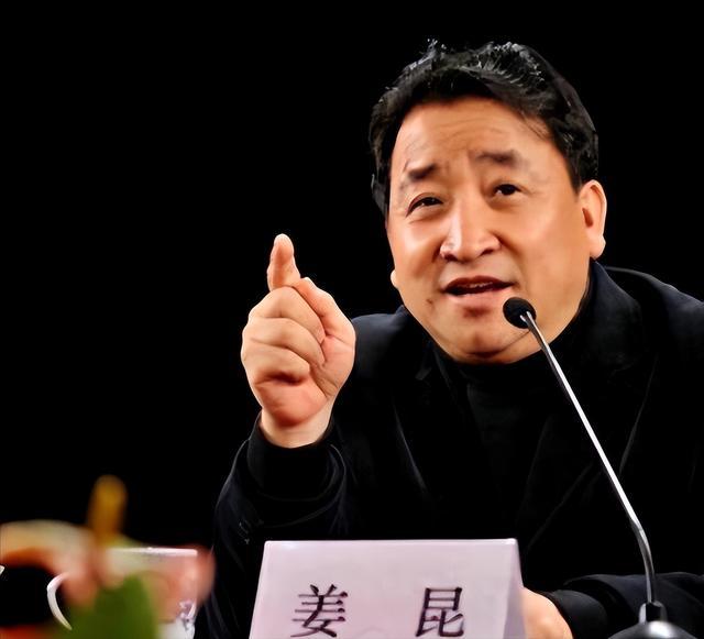 钱再多有什么用？ 46岁女儿至今不婚不育，继子反倒成了姜昆的骄傲