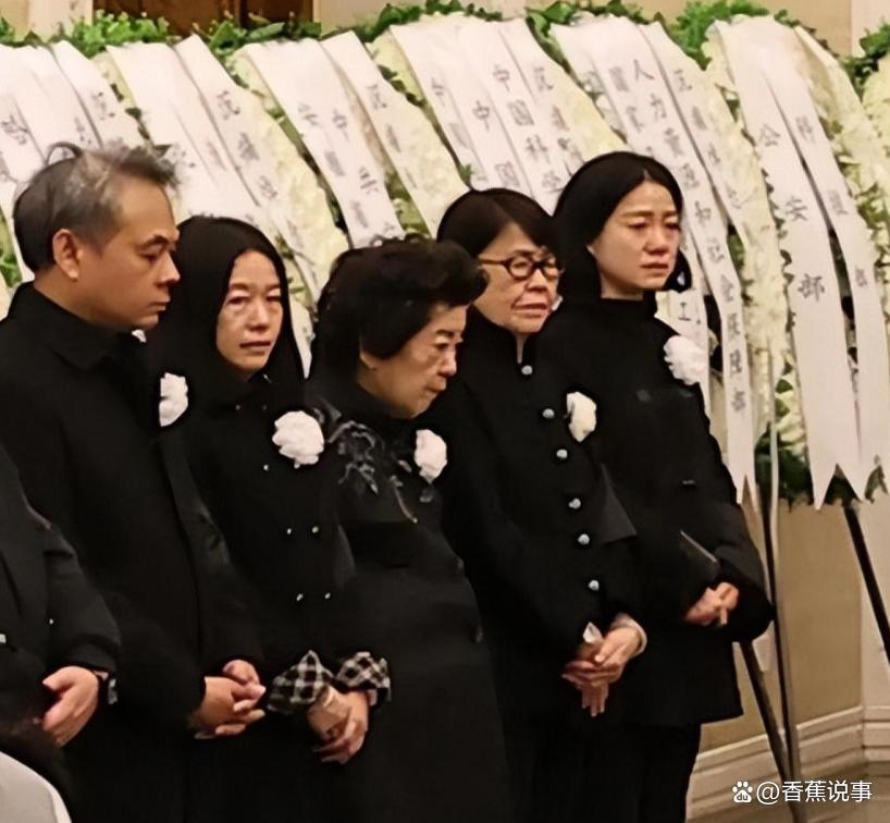 杨振宁告别式揭晓：次子表态，翁帆三大疑问终获解答