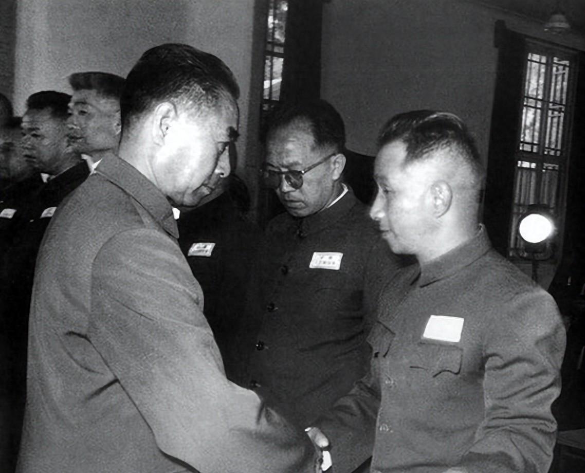 1958年反‘教条主义’运动：五位高级干部批粟及陈老总发言内情