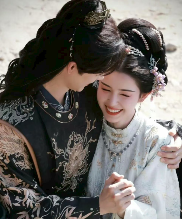 腾讯首播！哈妮克孜、黄俊捷领衔《锦月令》登场！双强拉扯