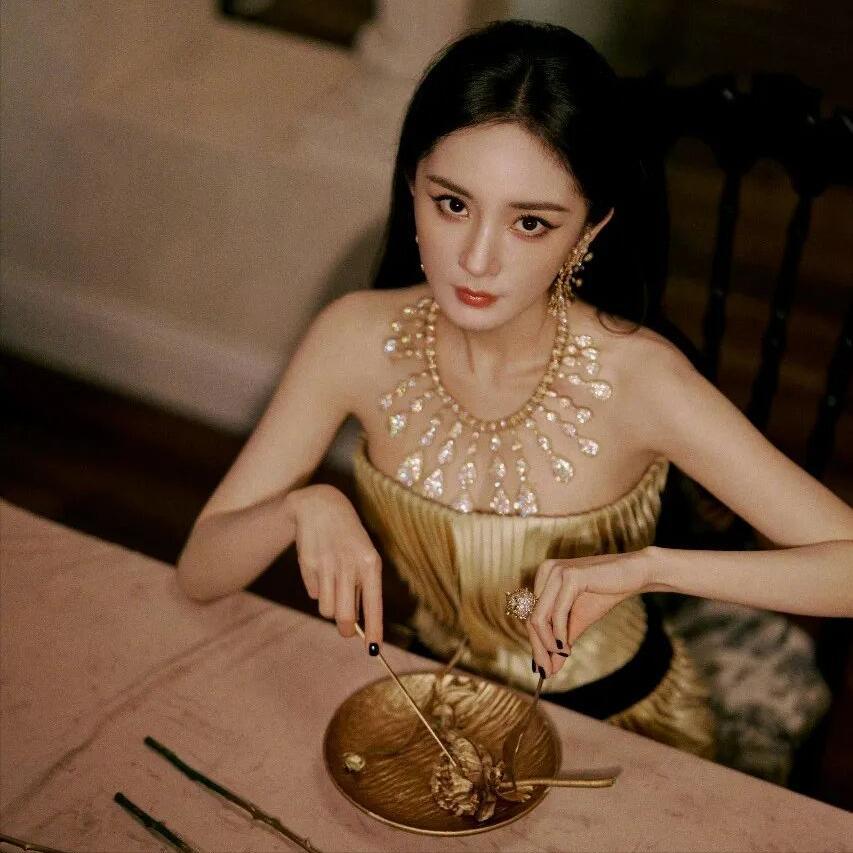 离婚7年，39岁杨幂高调宣布喜讯，没给前夫刘恺威留一丝体面！